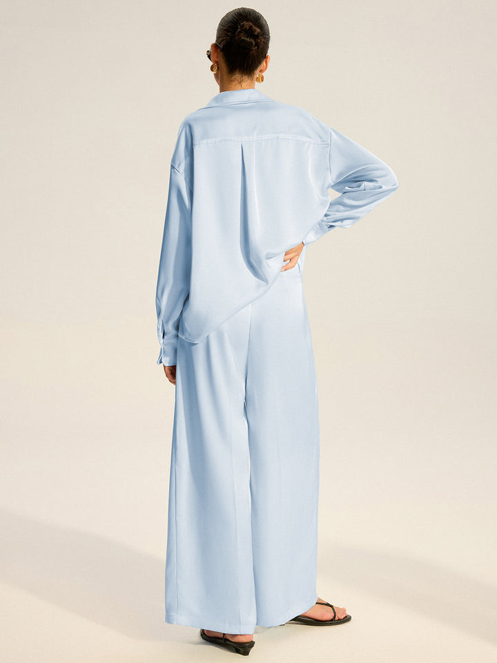 Oversized Satinhemd mit Faltenhose

