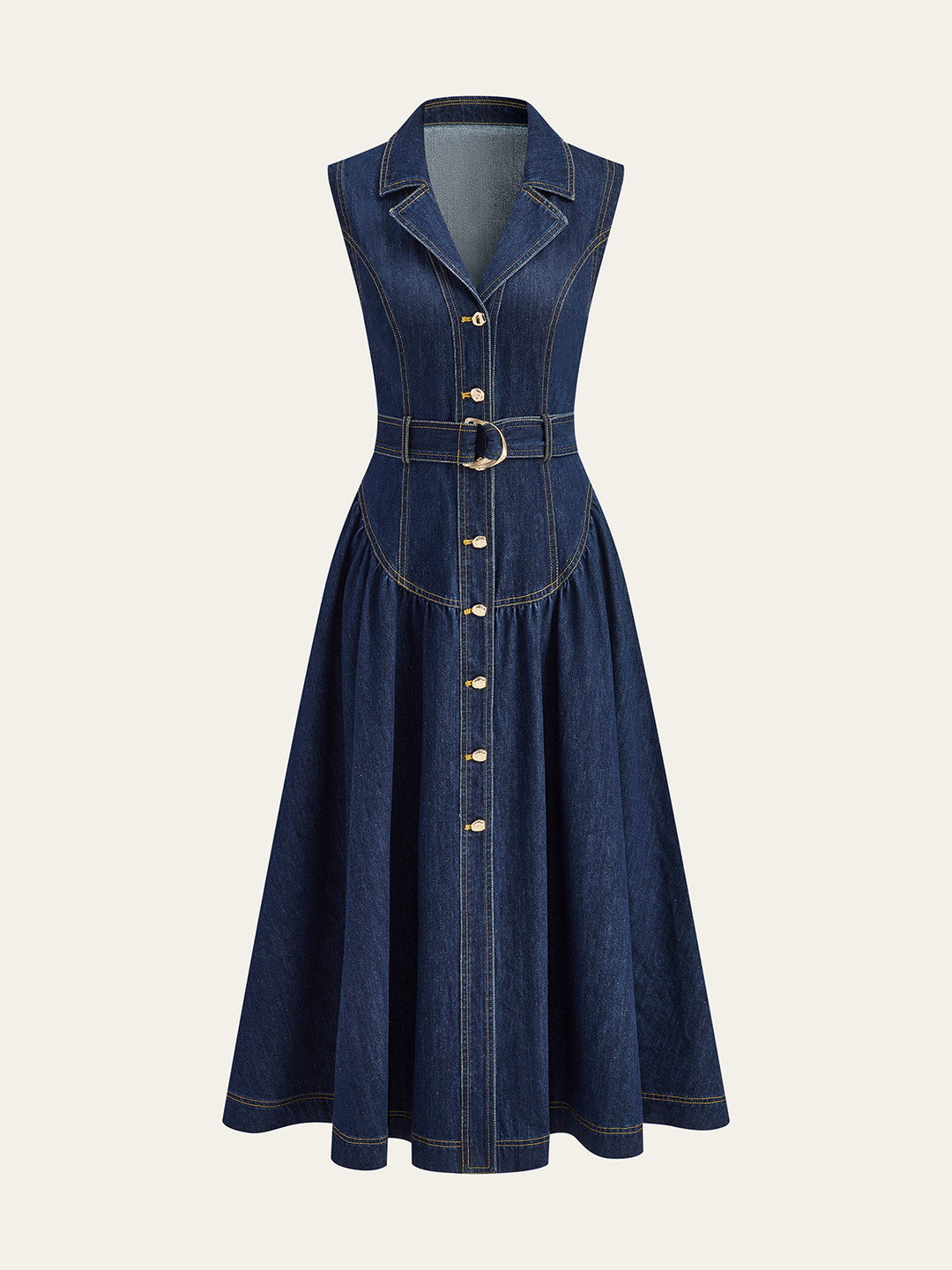 Kleid mit Metalldetail, Jeansknöpfen und Gürtel vorne