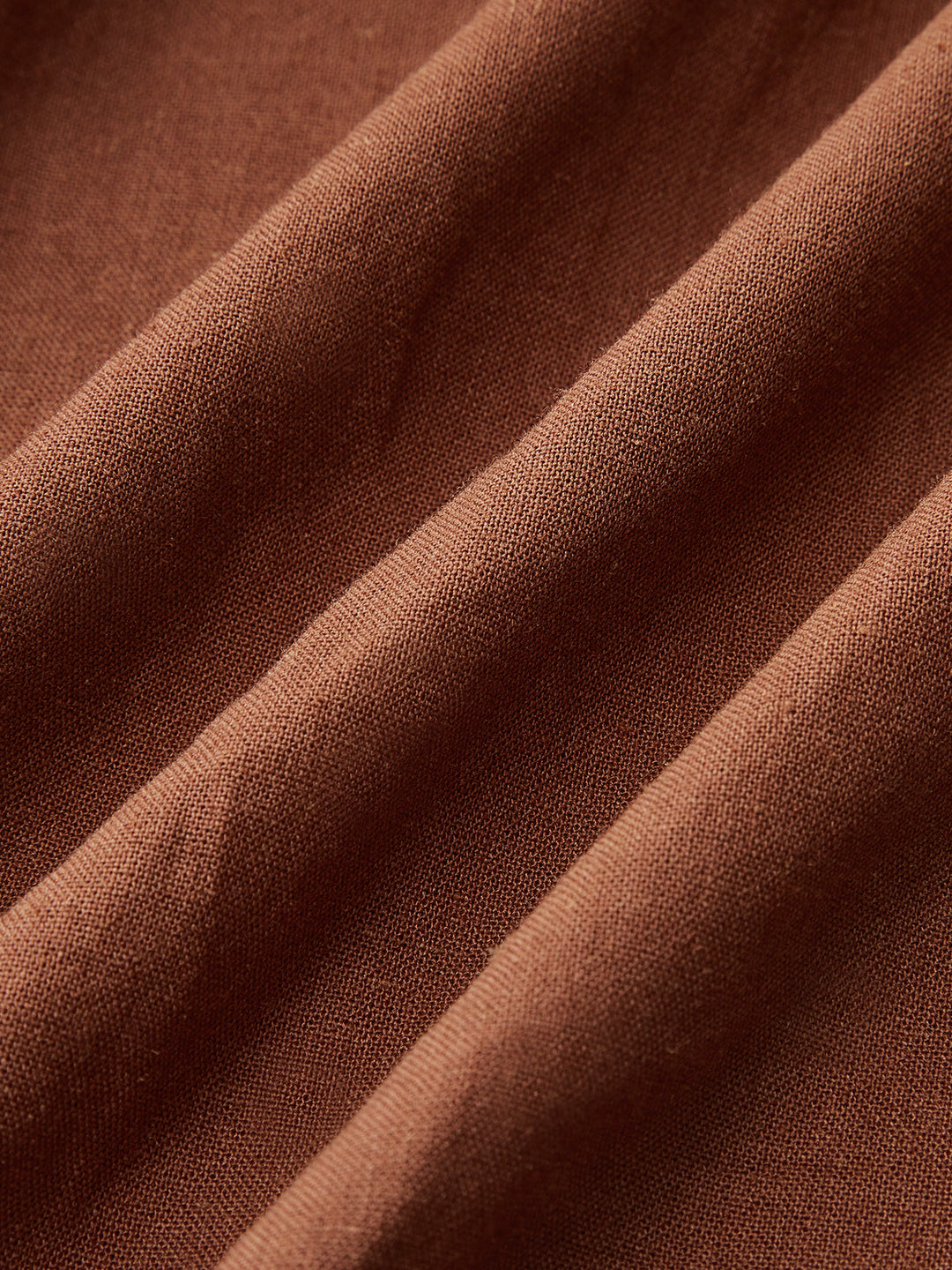 Bleidetailliertes Kleid mit Kragenbesatz