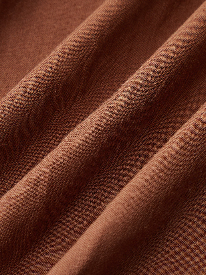 Bleidetailliertes Kleid mit Kragenbesatz