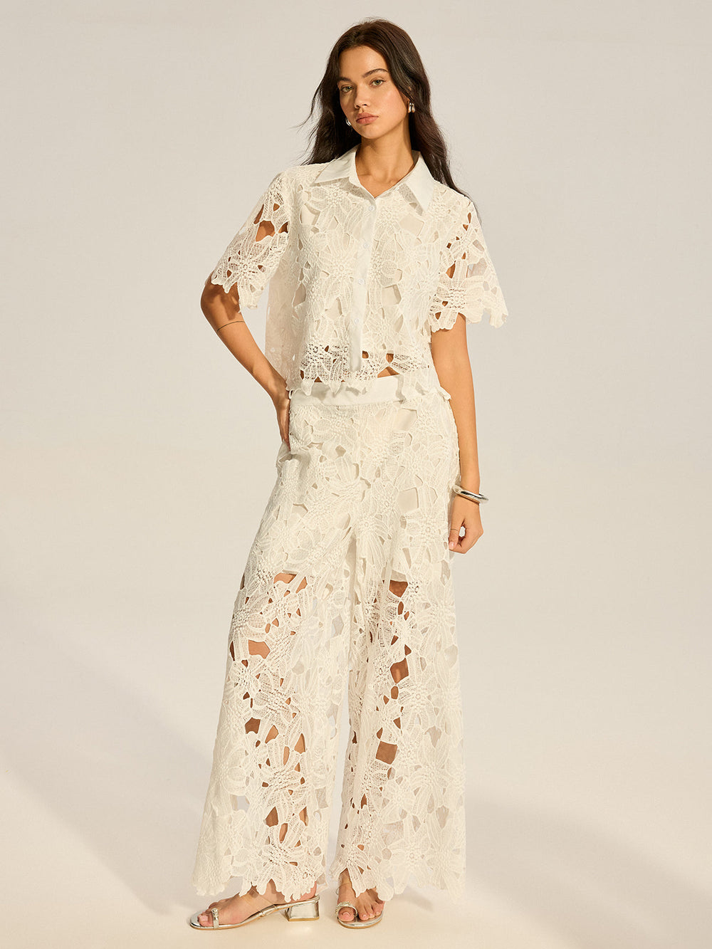 Spitzen-Häkel-Cut-Out-Oberteil und Hose mit weitem Bein