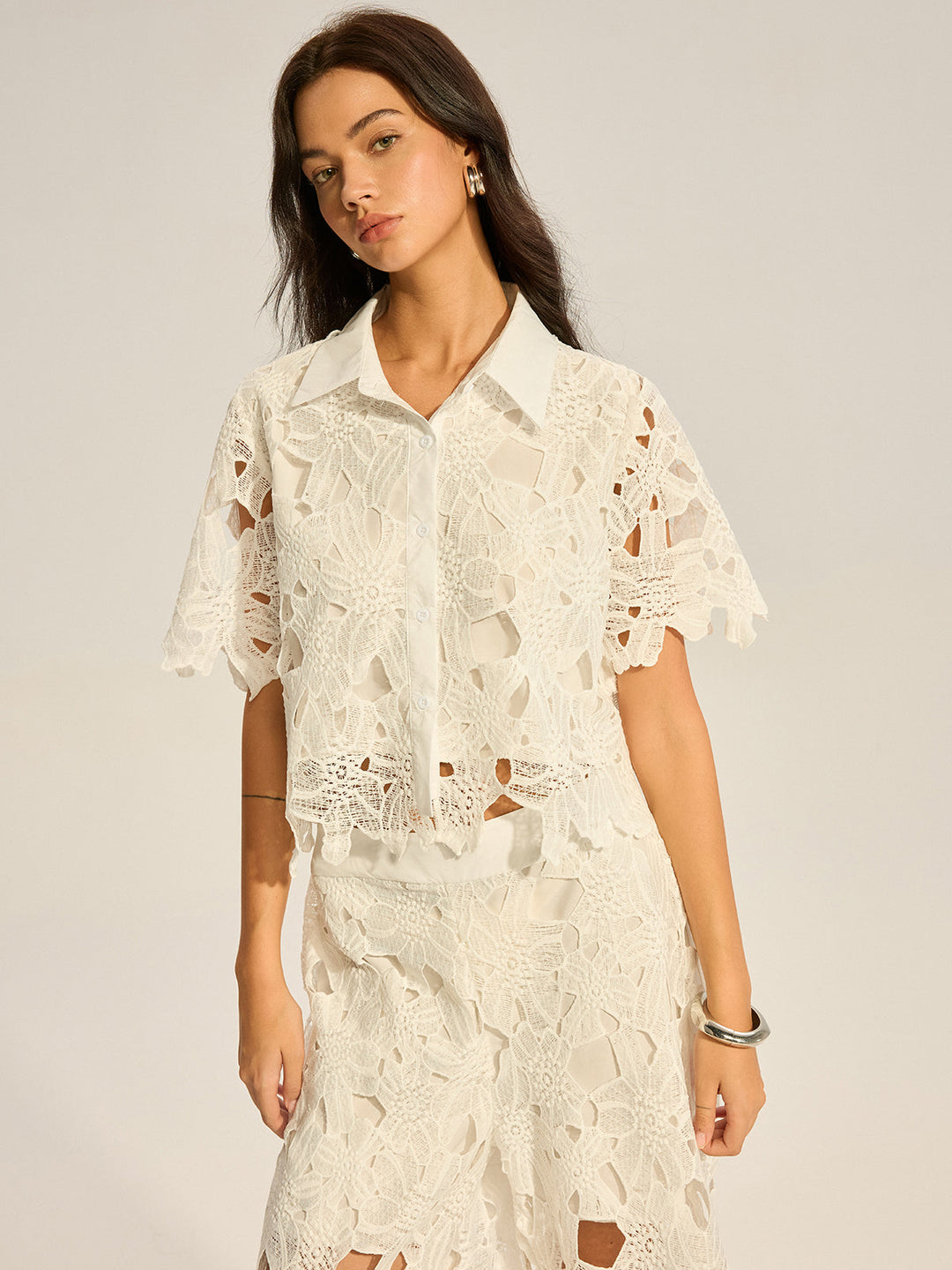 Spitzen-Häkel-Cut-Out-Oberteil und Hose mit weitem Bein
