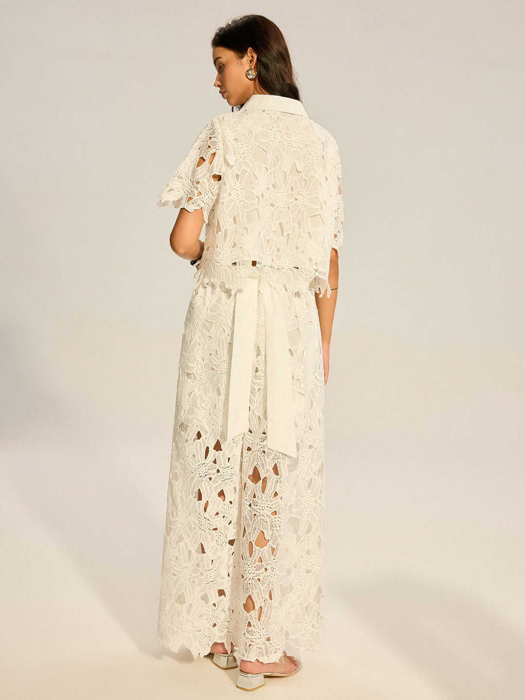 Spitzen-Häkel-Cut-Out-Oberteil und Hose mit weitem Bein