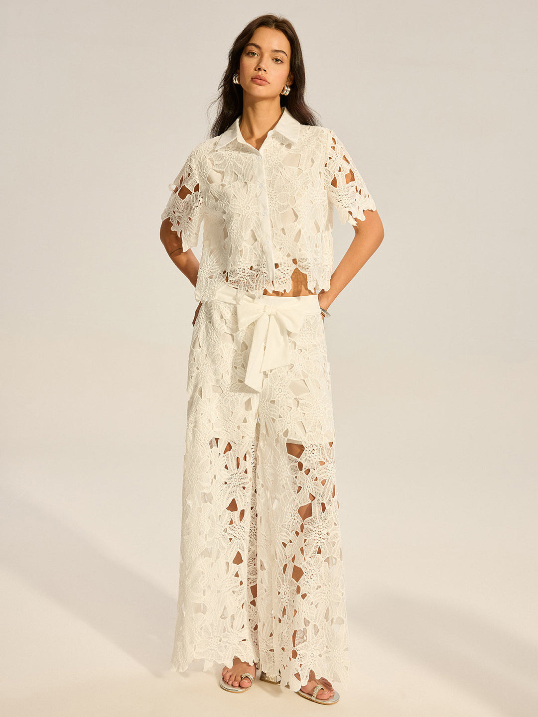Spitzen-Häkel-Cut-Out-Oberteil und Hose mit weitem Bein