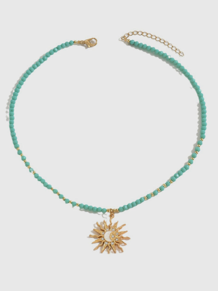 Türkis-Perlen-Choker mit Sonne-Mond-Anhänger