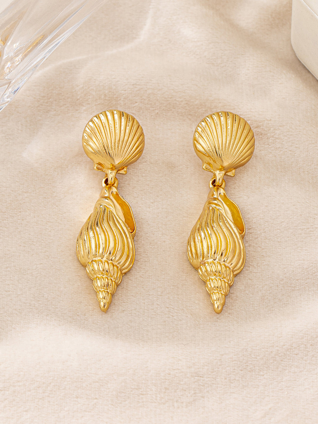 Gold Muschel- und Conch-förmige Hängeohrringe