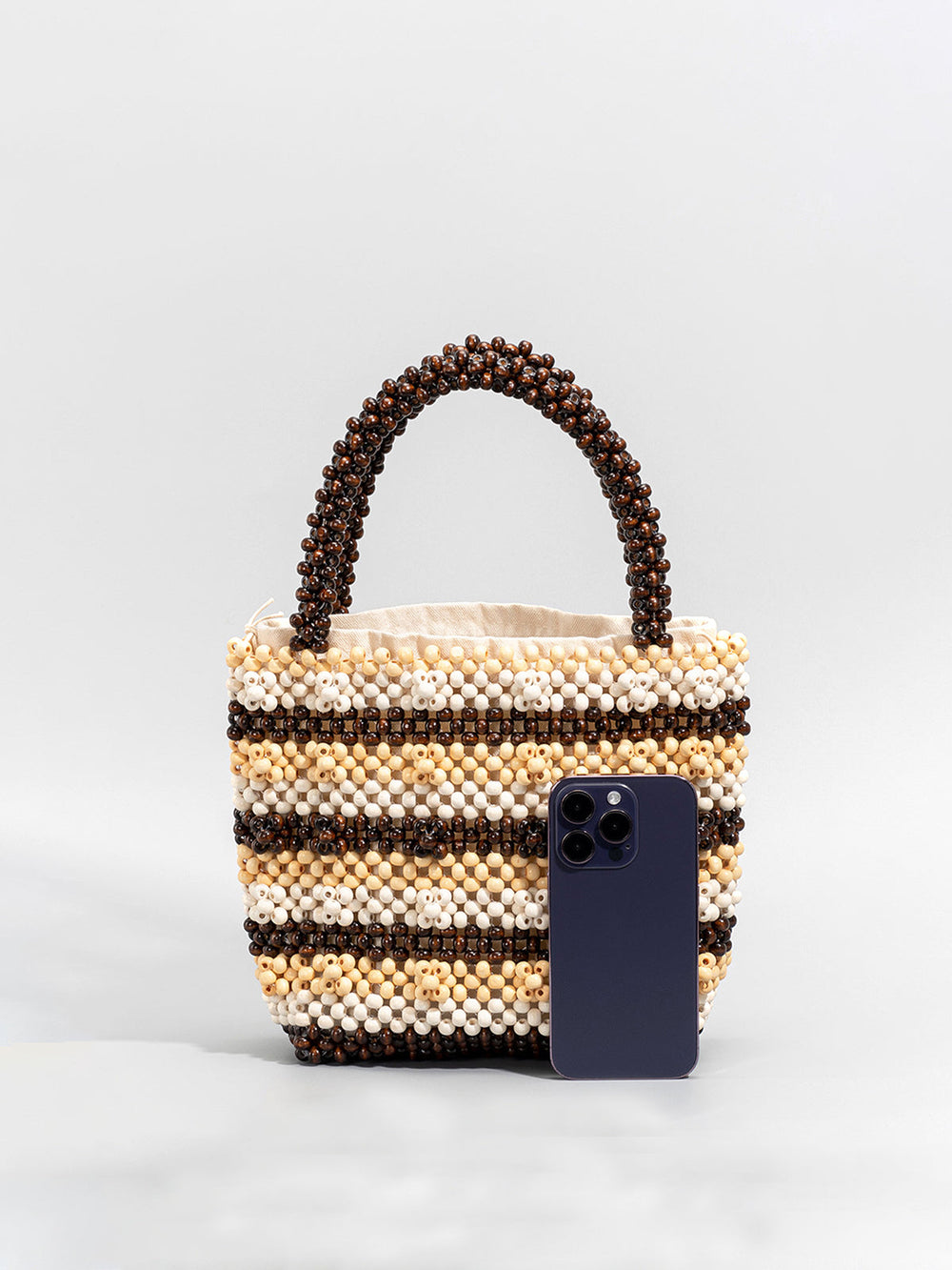 Gestreifte Holzperlen-Tasche