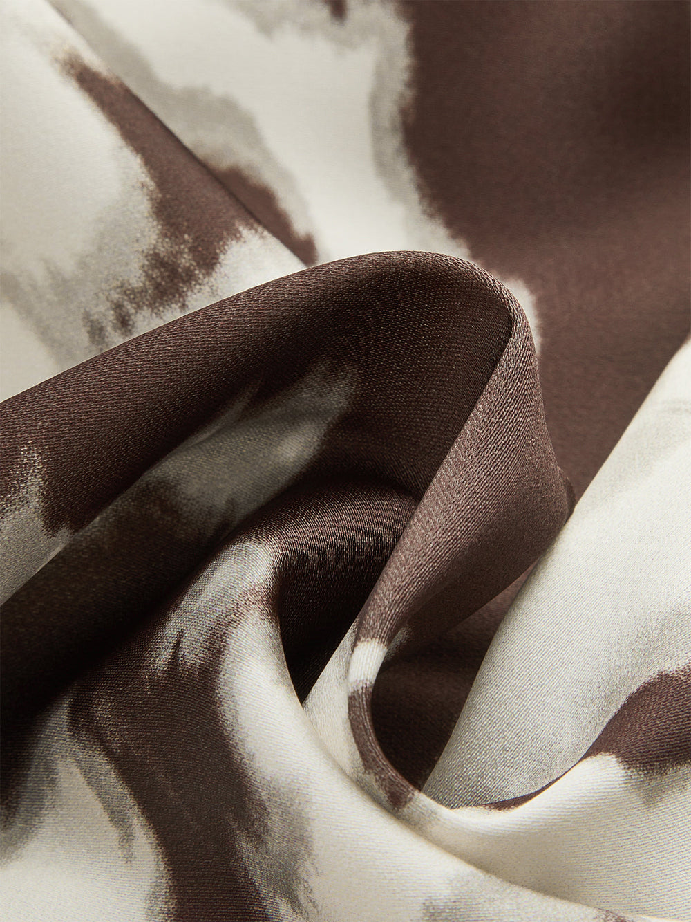 Satin-Abstrakt-Print-Oberteil-mit-Kuhstall-Ausschnitt
