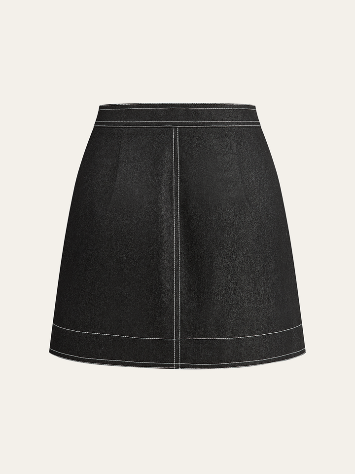 Asymmetrischer Minirock mit Knopfleiste und Taschen