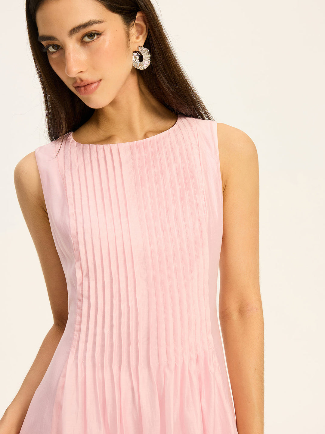 Ärmelloses Midikleid aus halbtransparentem Tencel mit Falten