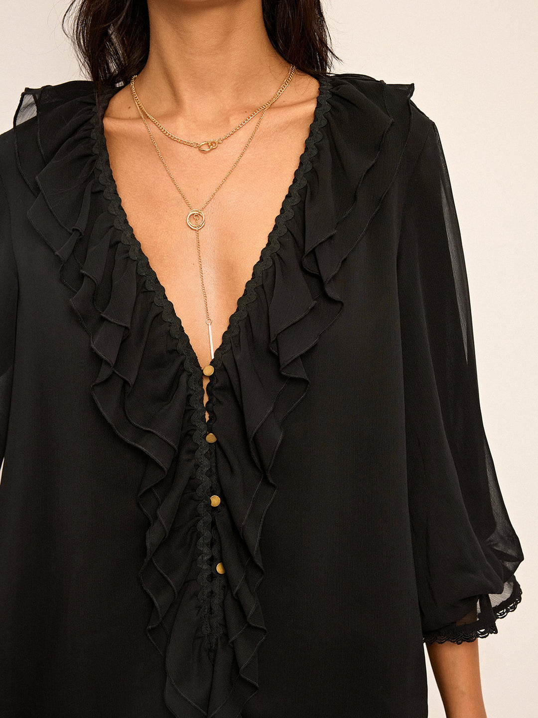 Raffiniertes Chiffon-Oberteil mit Knöpfen und Shorts-Set