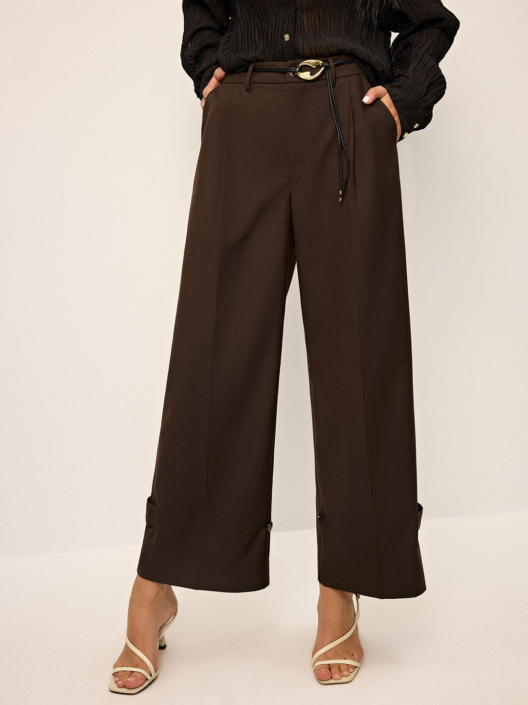 Plissierte Marlenehose mit Knöchelknopfdetail