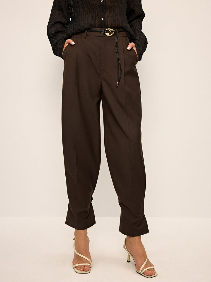 Plissierte Marlenehose mit Knöchelknopfdetail