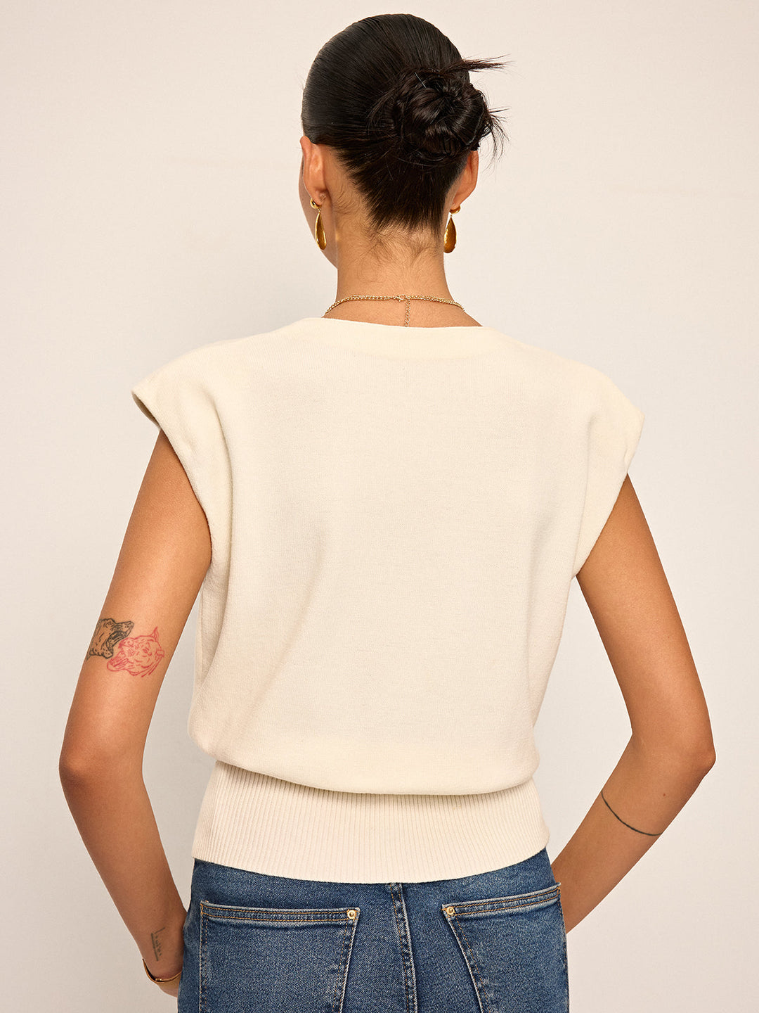 Asymmetrischer Strickweste zum Tragen in zwei Richtungen