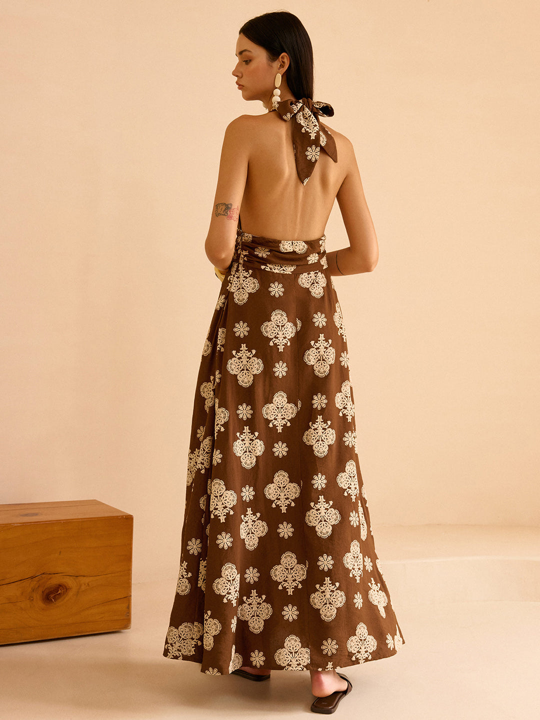 Maxikleid mit Blumendruck und Neckholder, Taille mit Taschen
