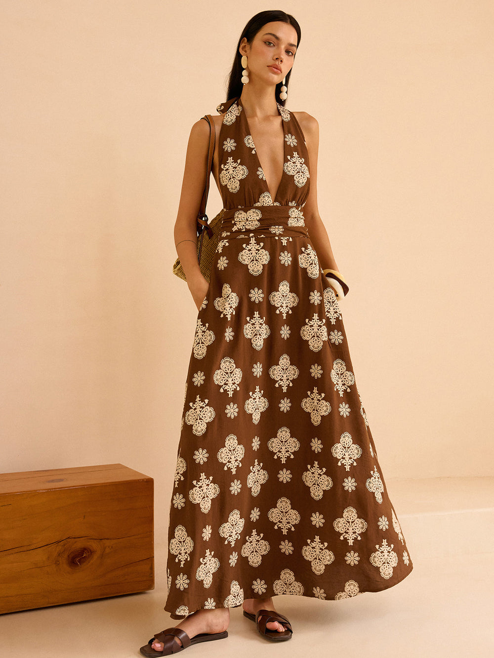 Maxikleid mit Blumendruck und Neckholder, Taille mit Taschen