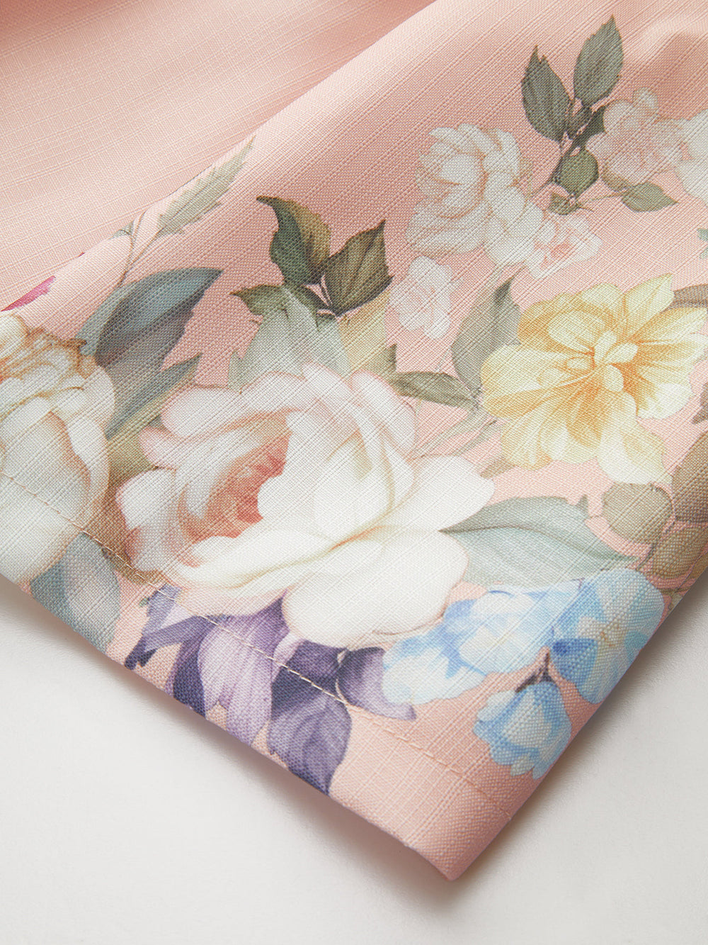 Florale Shorts mit Gürtel und hoher Taille