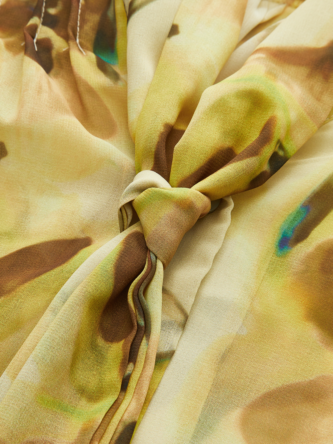 Plissiertes Hemd mit Blumenprint und Bindung vorne