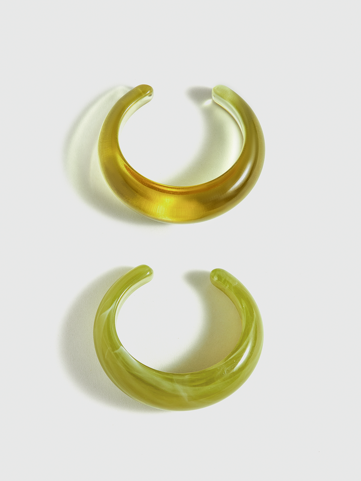 Transparenter Harzarmreif