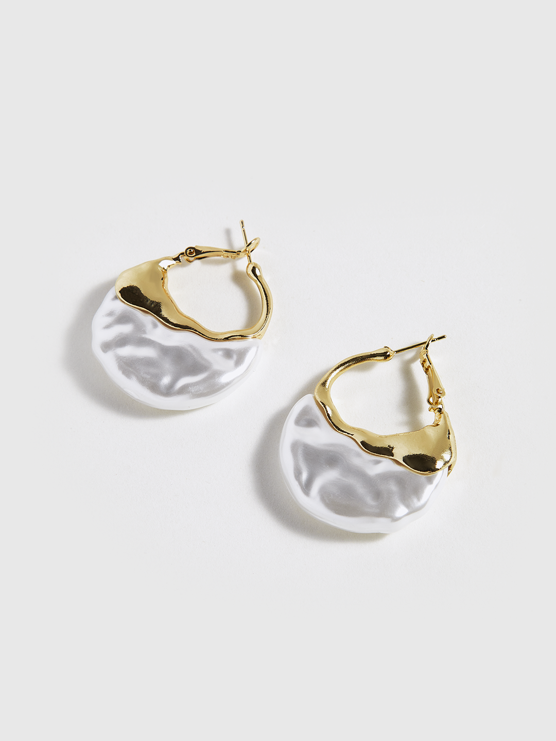 Gold-Tone Pearl-Effekt-Creolen