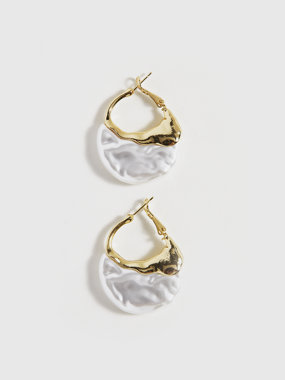 Gold-Tone Pearl-Effekt-Creolen