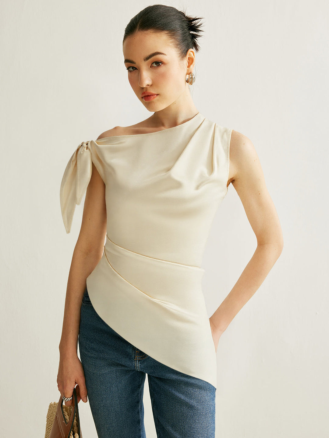 One-Shoulder Asymmetric Hem Top mit Schleifendetail