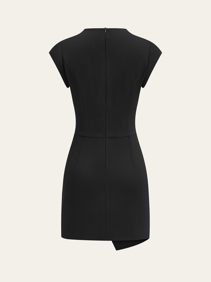 Kleid mit Stehkragen und Metalldetail an der Schnalle