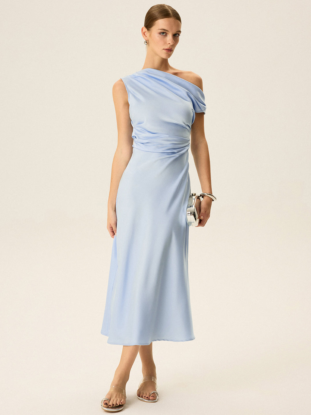 Kleid mit schulterfreiem Ausschnitt