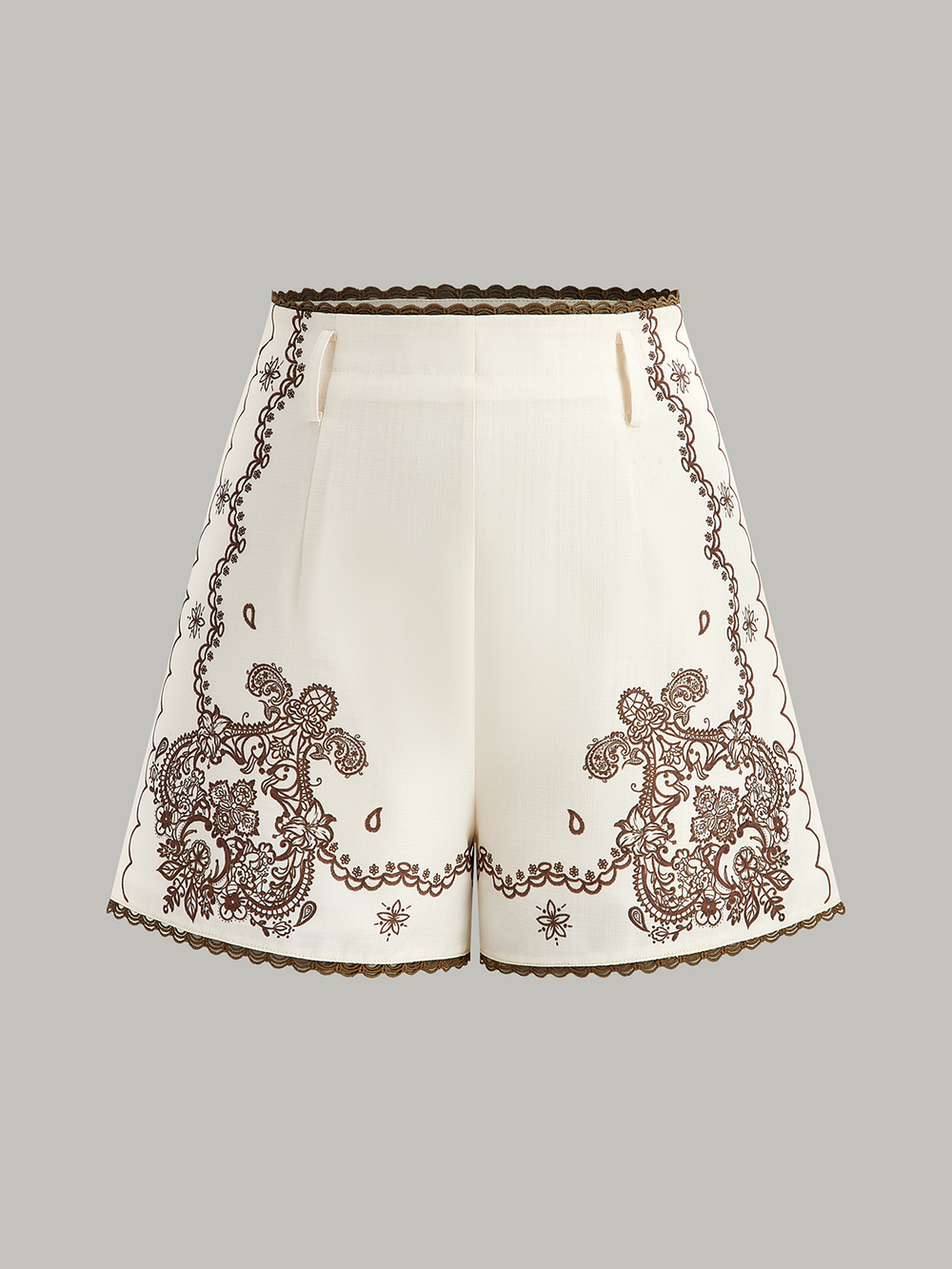 Geblümte Anzugshorts mit Spitzenbesatz und Gürtel