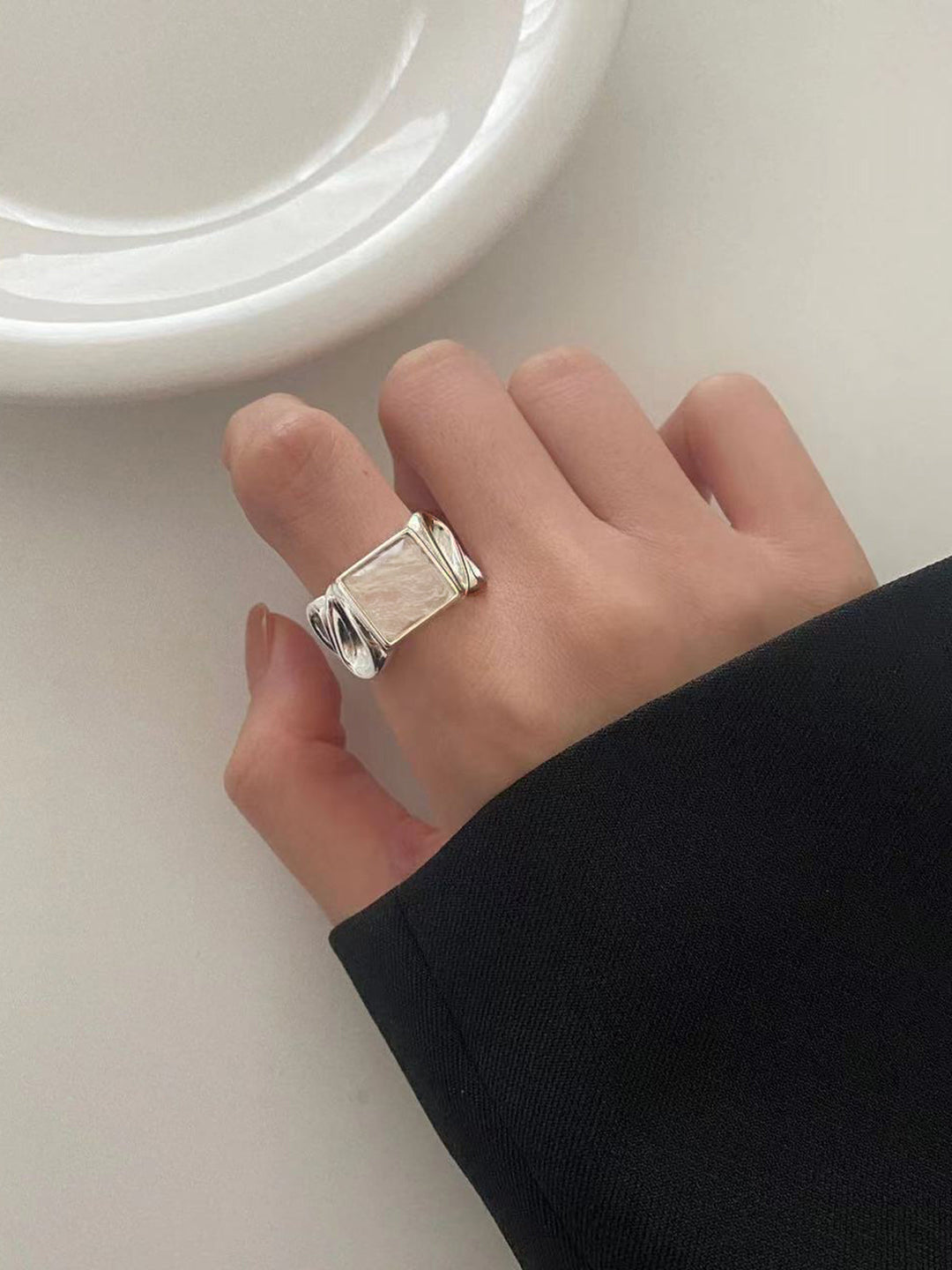 Verstellbarer Ring mit eckigem Stein in Silberoptik